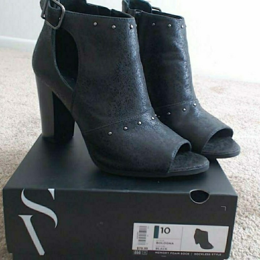 Vera Wang brand new in box booties